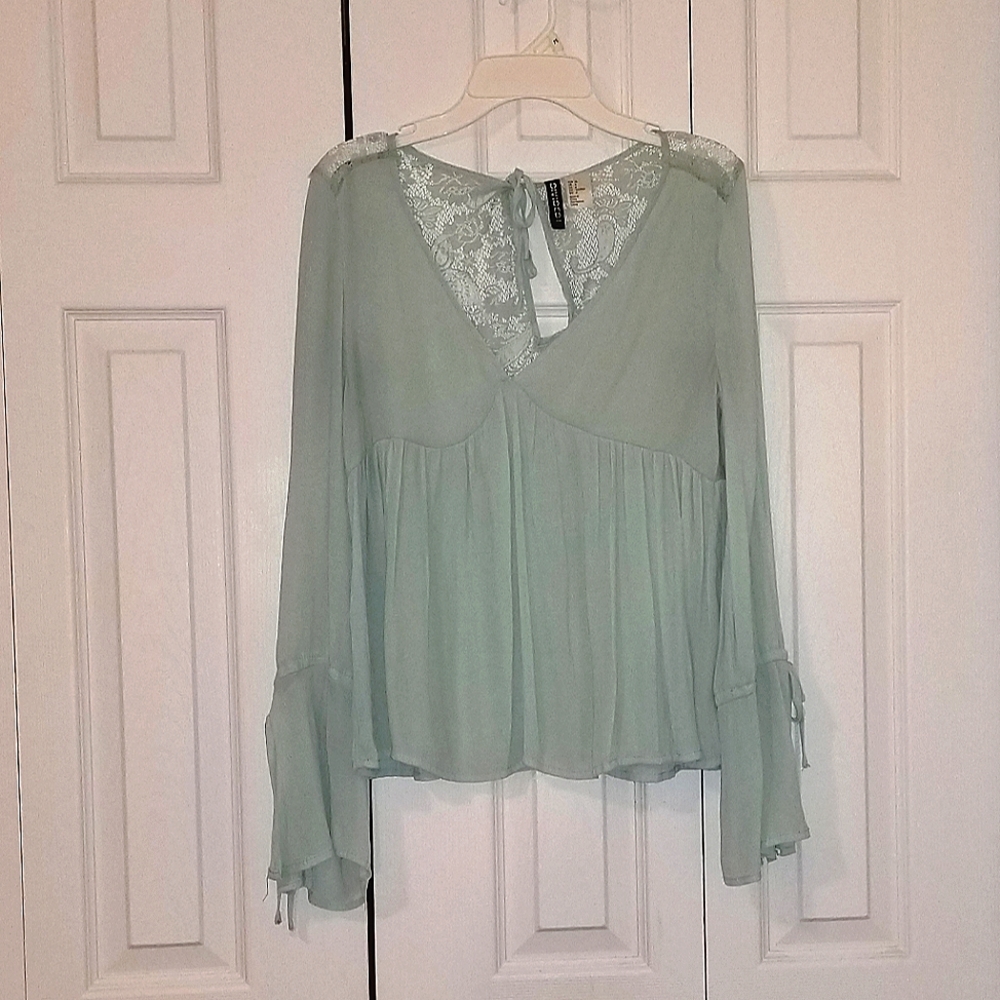 H&M light blue bell sleeve top, sz 6